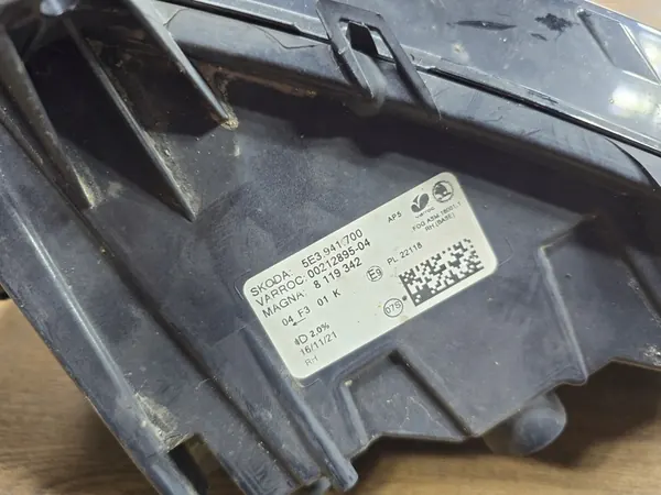 SKODA OCTAVIA IV 4 DRL HALÓGENO DIREITO 5E3941700 image 5