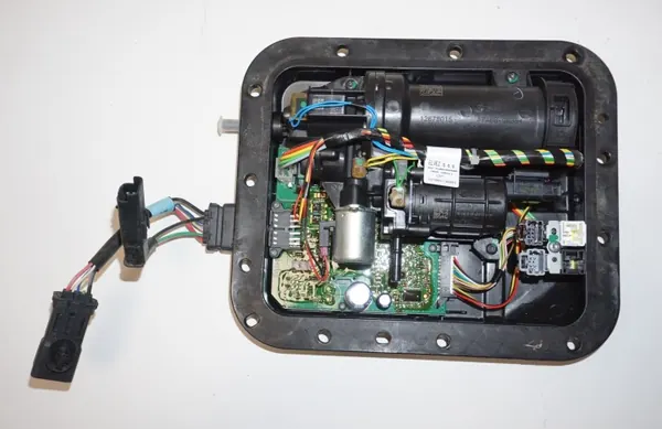 AdBlue-pumppu OEM 12678023 Peugeot 3008 II 2.0 BlueHDi:lle image 4
