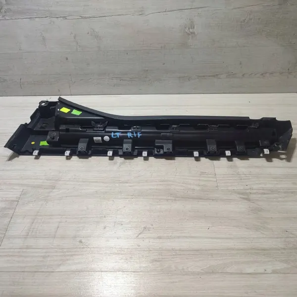Guide de rouleau arrière gauche OEM 9818685777 Peugeot Rifter image 3