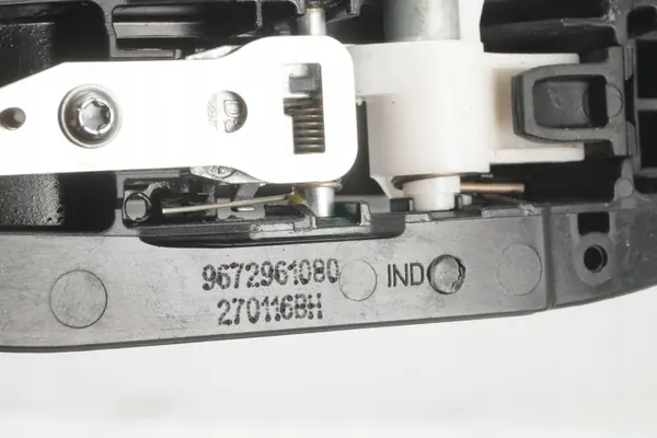 OEM 9672961080 Oikea Takaovenkahva Peugeot 2008:lle image 6