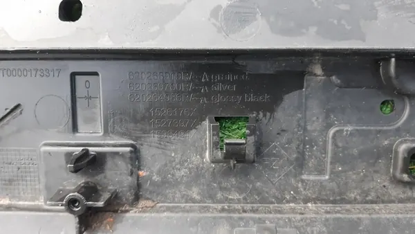 Renault Kadjar Framskärms Spoiler 620268919R image 2