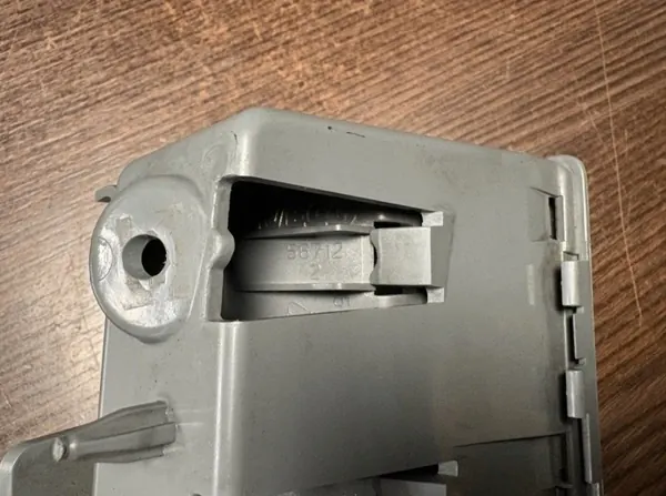 Muggfäste OEM 3802680 för instrumentpanel Iveco Daily 3:e gen image 6