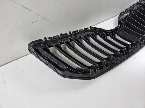 SKODA YETI 5L0 Front Bumper Grill 5L0853668B image 3
