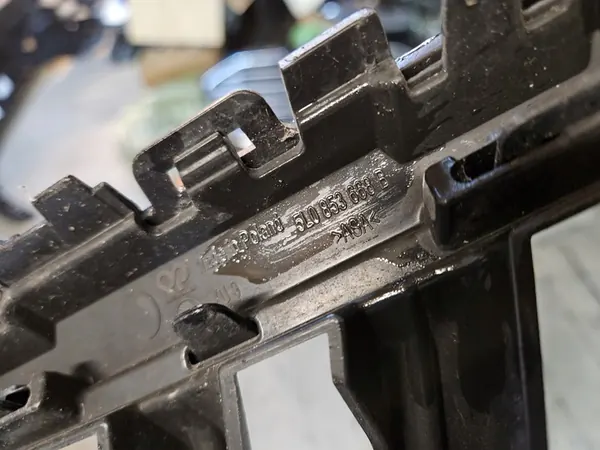 SKODA YETI 5L0 Front Bumper Grill 5L0853668B image 7