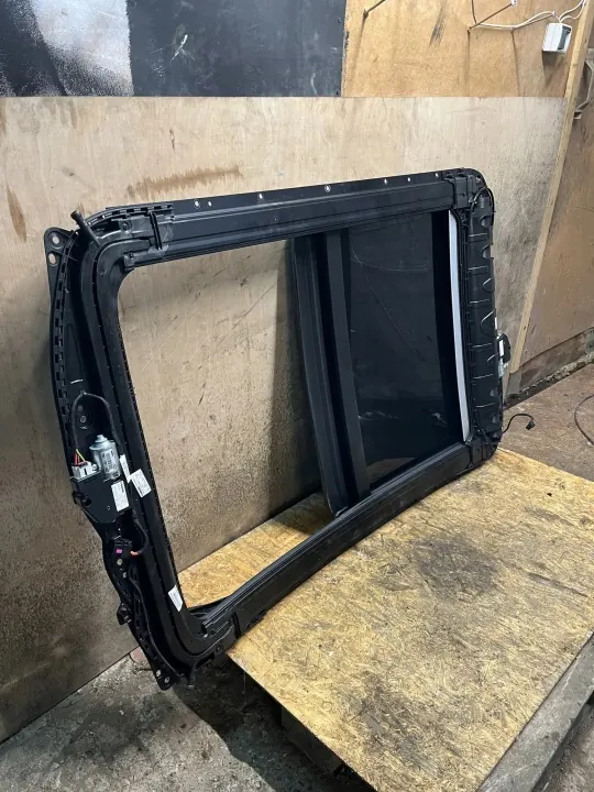 Techo Solar Porsche Macan OEM 95B877041H - Usado image 9