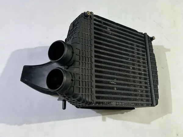 Radiador de intercooler Maserati OEM 670035635 - Usado image 3