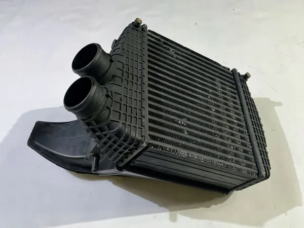 Radiador de intercooler Maserati OEM 670035635 - Usado image 4