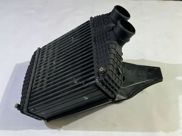 Radiador de intercooler Maserati OEM 670035635 - Usado image 5