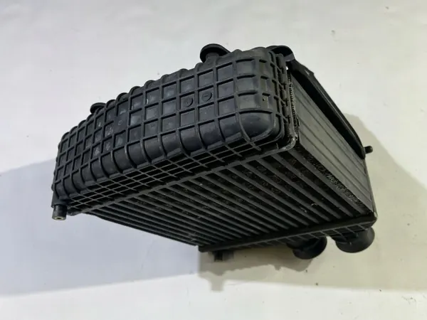 Radiador de intercooler Maserati OEM 670035635 - Usado image 6