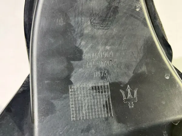 Radiador de intercooler Maserati OEM 670035635 - Usado image 7