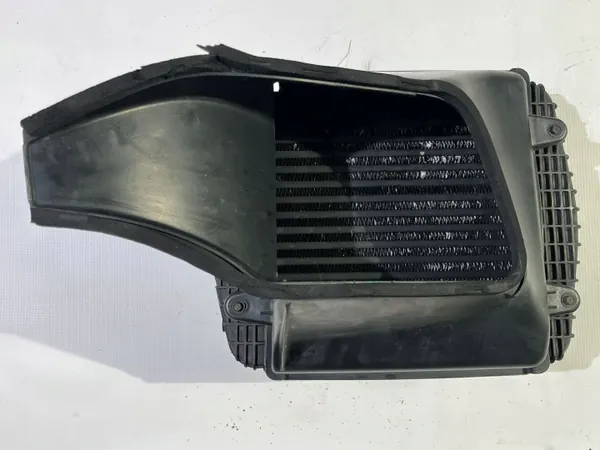 Radiador de intercooler Maserati OEM 670035635 - Usado image 9
