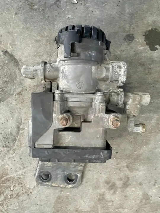 Vanne de modulateur de frein EBS Scania P380 2009-2012 OEM 1879275 image 1