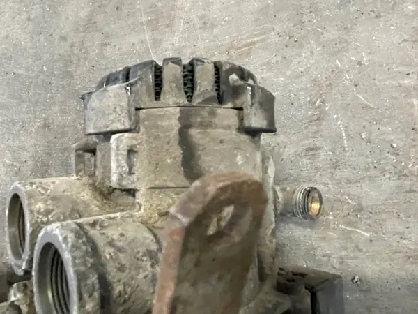 Vanne de modulateur de frein EBS Scania P380 2009-2012 OEM 1879275 image 5