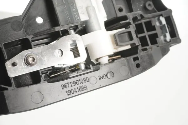 Tirador de puerta trasera derecha OEM 9672961080 Peugeot 2008 image 6