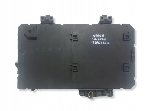 Opel Astra H Sulakekotelo Moduuli OEM 13180775DL image 3