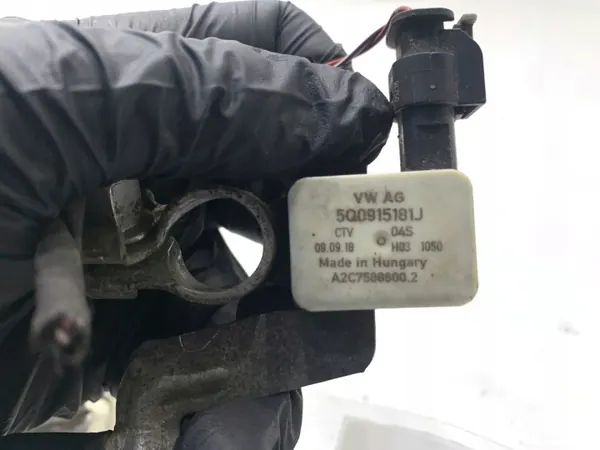 Battery Negative Terminal VW Passat B8 5Q0915181J image 5