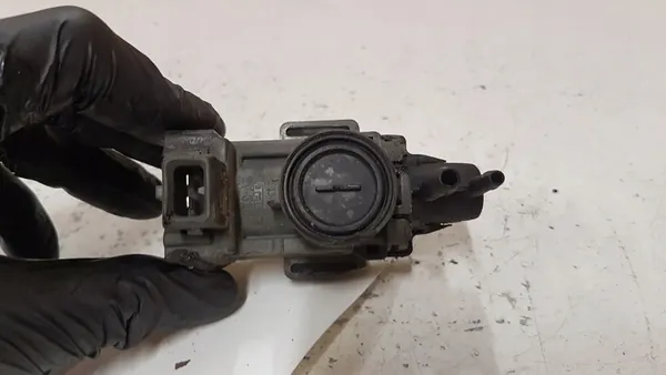 Renault OE 8200946078 Vakuumventil image 2