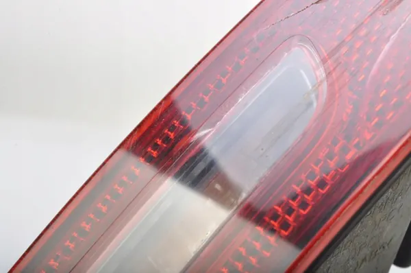 Porsche Macan Achter Linker Mistlamp OEM 95B945725L image 8