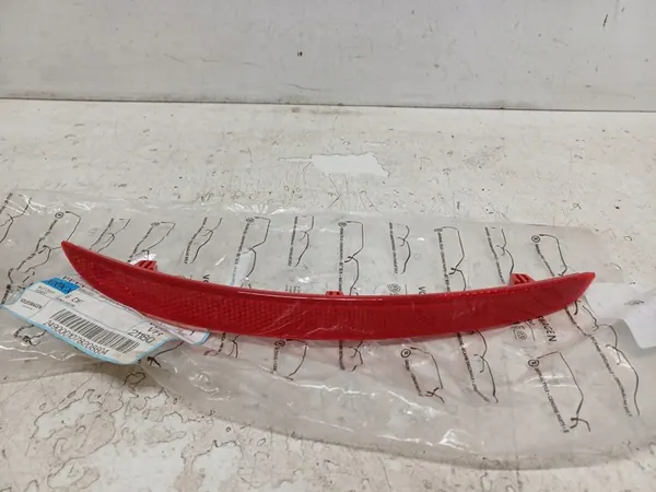 SKODA SUPERB 2 II 2008- Oikea Takavalonheittäjä 3T9945106 image 2