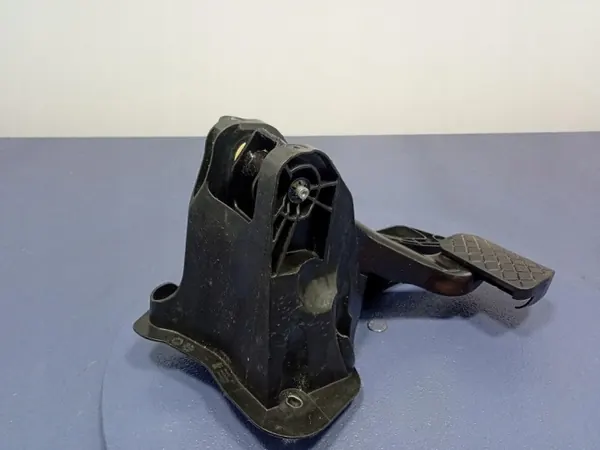 Pédale de Frein Skoda OEM 1EB723058J - État Utilisé image 4