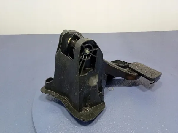 Pédale de Frein Skoda OEM 1EB723058J - État Utilisé image 5