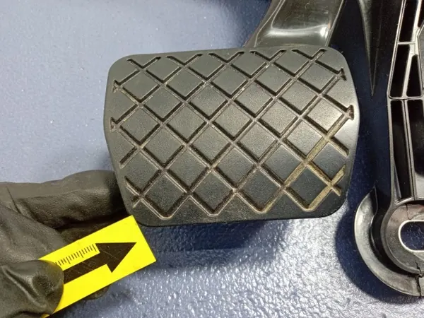 Pédale de Frein Skoda OEM 1EB723058J - État Utilisé image 9