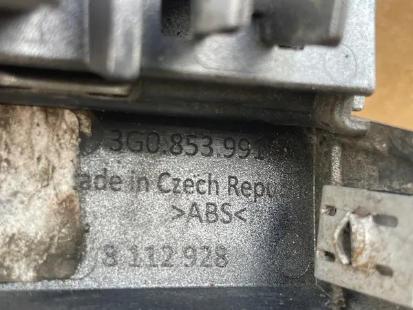 Voorkant Spatbord Trim VW Passat B8 LB7S image 2