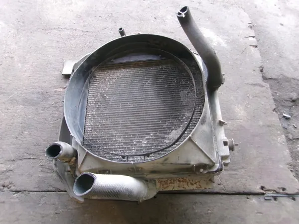 Radiateur d'eau OEM CHŁODNICA WODY pour Mitsubishi Canter image 2