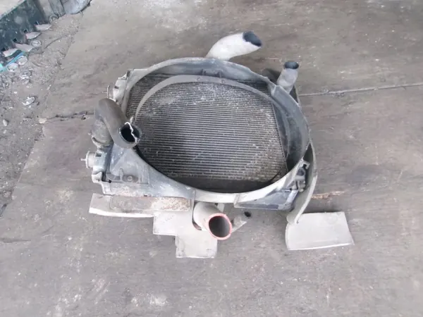 Radiateur d'eau OEM CHŁODNICA WODY pour Mitsubishi Canter image 3