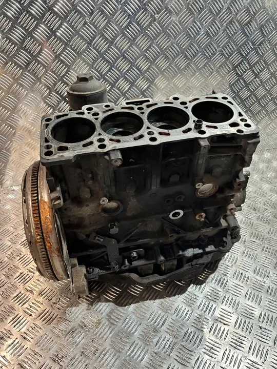 Moottorilohko CAYB Skoda Rapid 1.6 TDI:lle image 2