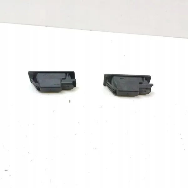 Luz de matrícula Mercedes-Benz OE A639 820 0256 image 3