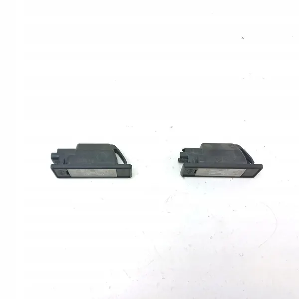 Luz de matrícula Mercedes-Benz OE A639 820 0256 image 5