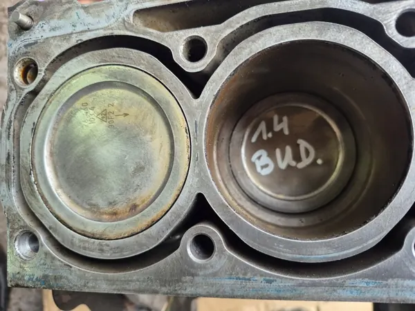 Bloque Motor Skoda Fabia II 1.4 OEM 030103019AC image 7