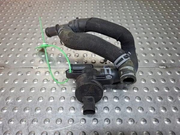 Bomba de agua auxiliar OEM S26372188 para Audi A8 D4 image 2