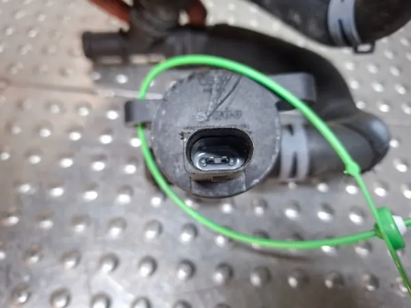 Bomba de agua auxiliar OEM S26372188 para Audi A8 D4 image 4