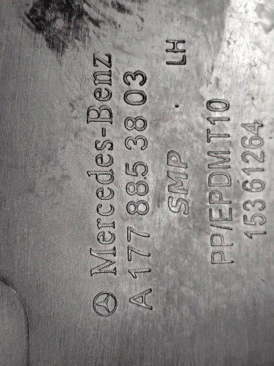 Guia de ar esquerda para-choque dianteiro Mercedes A-Class W177 OEM image 3