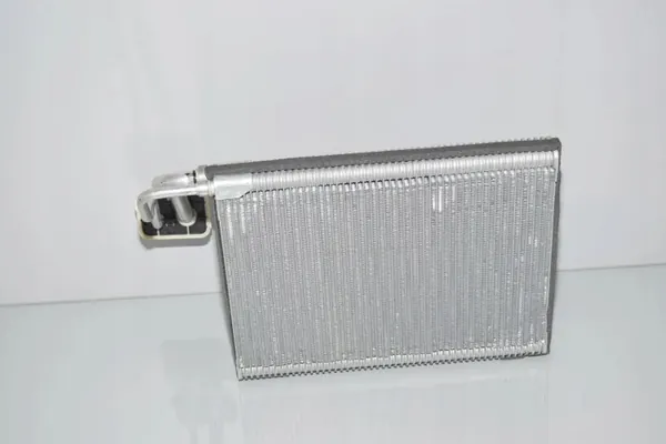 Condenseur AC OEM 9495819 pour BMW iX3 (G08) 2022 image 3