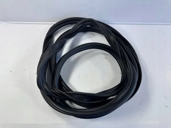 Junta de Tapa Maletero Audi Q3 8U OEM VWX7412 - Usado image 2