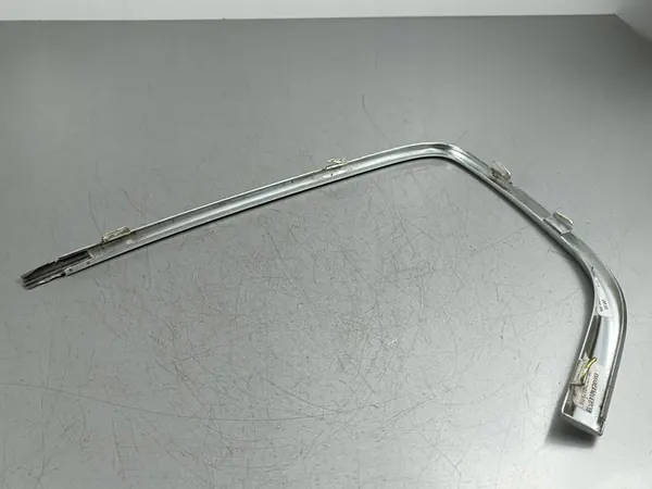 Maserati Levante 2018 Garniture de fenêtre latérale DXB70033373 image 4