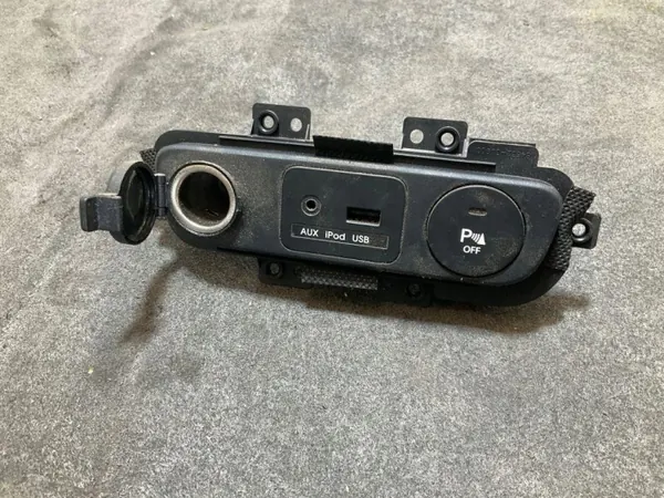 Puerto USB OEM 1005060875 para Kia Sportage (SL) 2013 image 3
