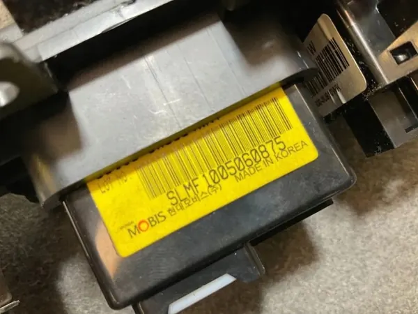 Puerto USB OEM 1005060875 para Kia Sportage (SL) 2013 image 4