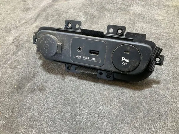 Puerto USB OEM 1005060875 para Kia Sportage (SL) 2013 image 5