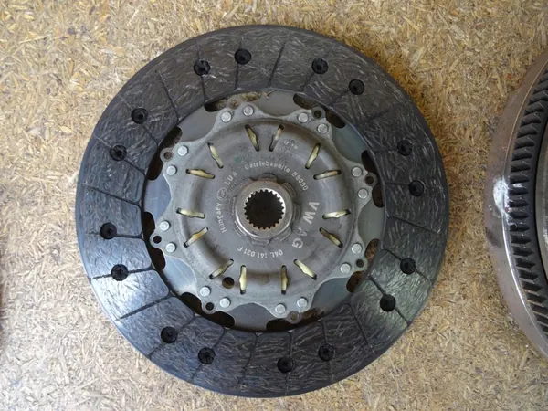 Conjunto de embreagem completo AUDI Q3 2.0 TDI LUK 04L105266 image 5