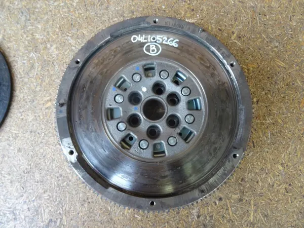 Conjunto de embreagem completo AUDI Q3 2.0 TDI LUK 04L105266 image 8