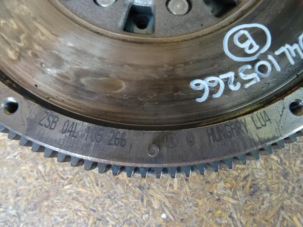 Conjunto de embreagem completo AUDI Q3 2.0 TDI LUK 04L105266 image 9