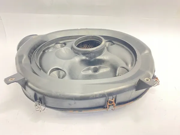 Ilmansuodattimen kotelo Mercedes W124 M103 image 7