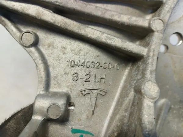 Tesla Model 3 övre vänster länkarmfäste OEM 1044032-00-c image 3