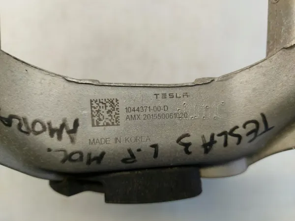 Tesla Model 3 övre vänster länkarmfäste OEM 1044032-00-c image 4