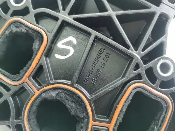 Audi A6 C7 2011 Coletor de admissão OEM 03L129711AF image 3