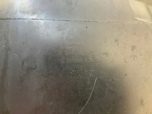 VW PASSAT B8 Oikea Etulokasuoja 3G0805970F image 4